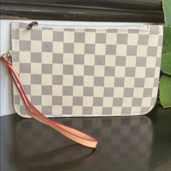 Brand new wristlet clutch neutral checker board designer pattern - Picture 2 of 5